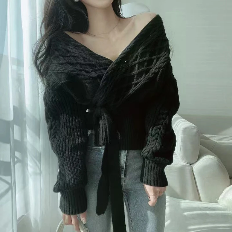 Tie V-neck short Knitted Cardigan Women Fall Winter Korean Loose Casual Sweater Outerwear 2 Colors
Tie V-neck short Knitted Cardigan Women Fall Winter Korean Loose Casual Sweater Outerwear 2 Colors