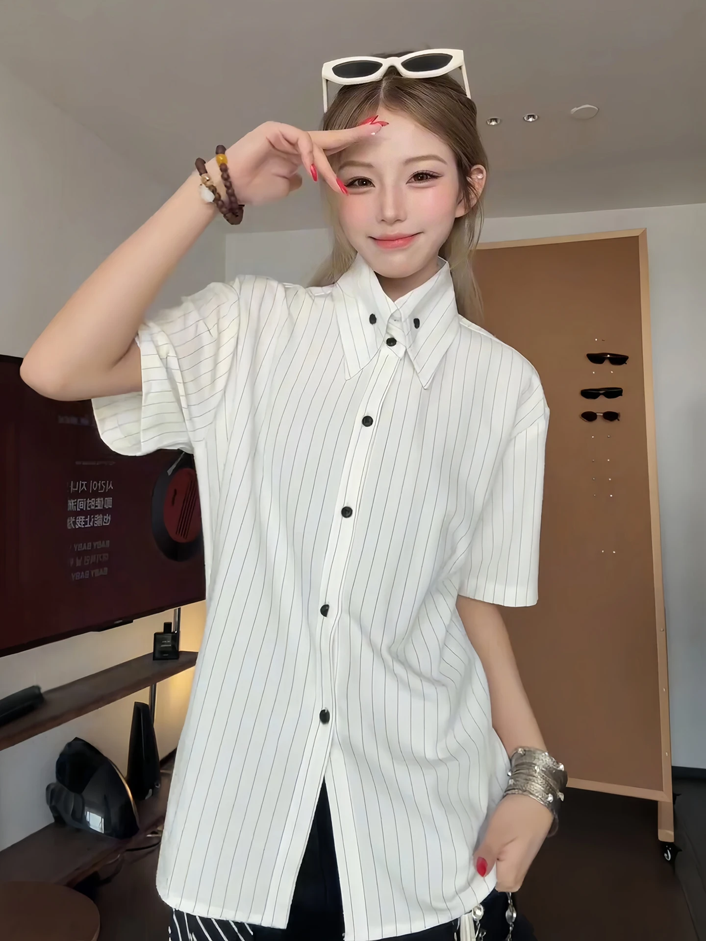 Cleanfit Unisex White Striped Short Sleeve Shirt Summer Multi-Button Design Loose Fit Breathable Youthful Style Commute Ready
Cleanfit Unisex White Striped Short Sleeve Shirt Summer Multi-Button Design Loose Fit Breathable Youthful Style Commute Ready