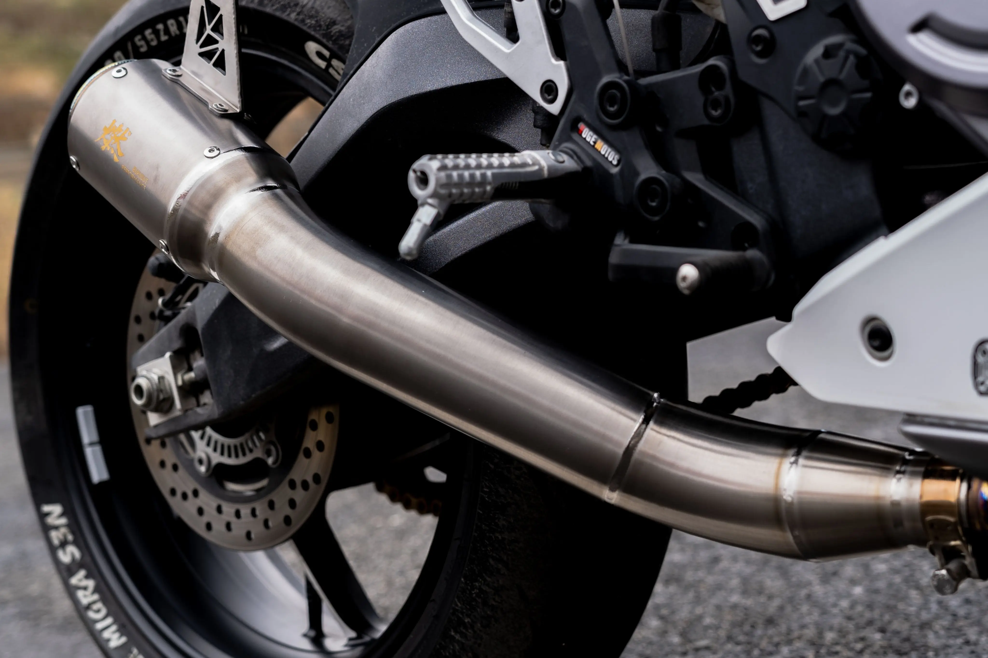 Подходит для модификации всего секции бесступенчатого титанового сплава rr660. Кокса-калы, выхлопной системы.
Подходит для модификации всего секции бесступенчатого титанового сплава rr660. Кокса-калы, выхлопной системы.