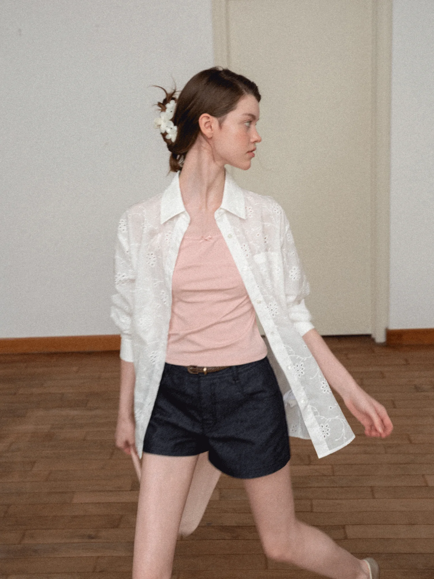 Eggka Embroidered Long Sleeve Hollow out White Shirt Women's Summer Loose Slimming Commute Flip Collar Pure Color Top
Eggka Embroidered Long Sleeve Hollow out White Shirt Women's Summer Loose Slimming Commute Flip Collar Pure Color Top