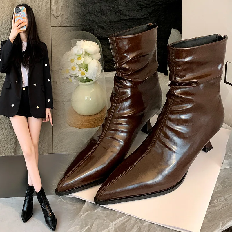 Fashionable Pointed Toe High Heel Boots plus Size Women's Shoes Thickened Calf Winter Warm Boots Korean Style Short Tube
Fashionable Pointed Toe High Heel Boots plus Size Women's Shoes Thickened Calf Winter Warm Boots Korean Style Short Tube