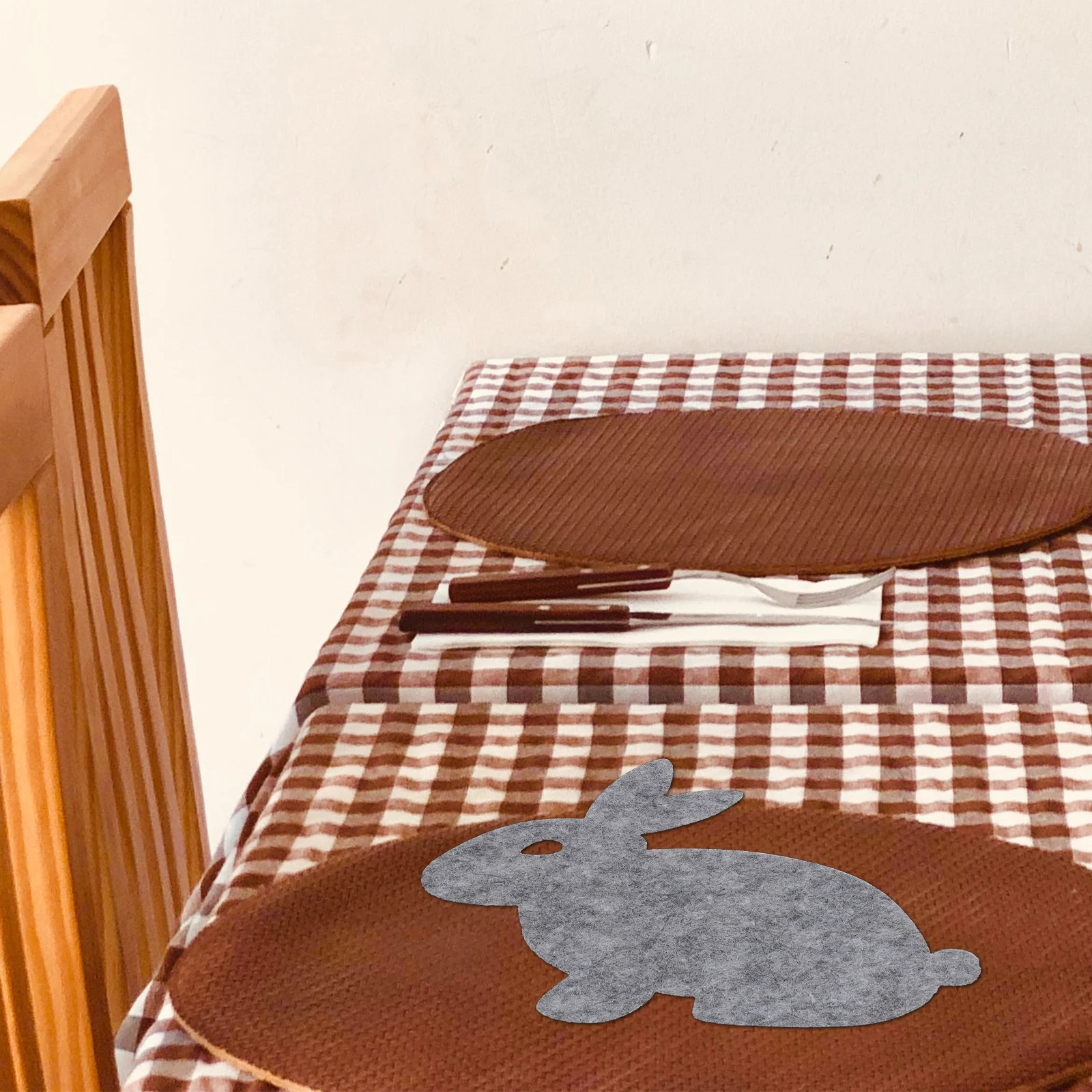 12 Pcs Placemat Table Mats Coasters Fabric Pad Rabbit Design Easter Table Mats Protect Scratch Stain Home Kitchen Use 
12 Pcs Placemat Table Mats Coasters Fabric Pad Rabbit Design Easter Table Mats Protect Scratch Stain Home Kitchen Use