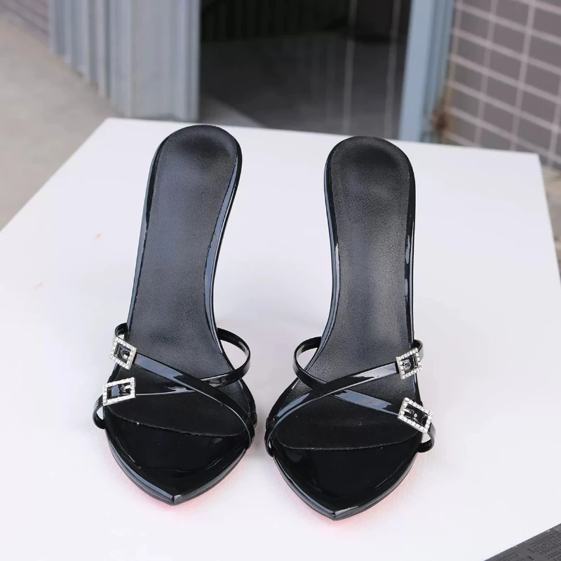 Summer outerwear slim strap sexy diamond buckle cross strap high heels sandals women's slim heels French size 12CM
Summer outerwear slim strap sexy diamond buckle cross strap high heels sandals women's slim heels French size 12CM