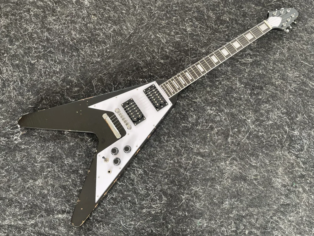 electric guitar,black color, 6strings guitar,2-Piece Pickup,Rosewood Fingerboard,high quality ,free shipping
electric guitar,black color, 6strings guitar,2-Piece Pickup,Rosewood Fingerboard,high quality ,free shipping