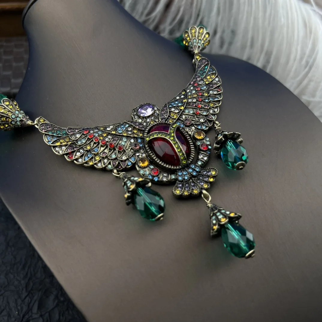 Vintage Fashion Atmosphere Light Luxury Inlaid Wings Modeling Heavy Multi-layer Fashion women's Necklace Jewelry
Vintage Fashion Atmosphere Light Luxury Inlaid Wings Modeling Heavy Multi-layer Fashion women's Necklace Jewelry