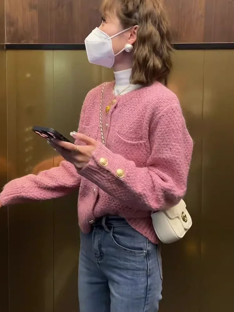 Spring 2026 Soft Cozy Knitted Short Cardigan Women's Elegant Gentle Sweater Jacket Korean Style Long Sleeve Button up
Spring 2026 Soft Cozy Knitted Short Cardigan Women's Elegant Gentle Sweater Jacket Korean Style Long Sleeve Button up