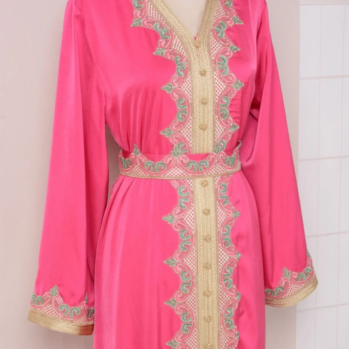 High Quality Fabric Robe Embroidered Beaded Dress Abaya for Women Muslim Evening Dress Elegant Retro Islam Clothing Women Muslim
High Quality Fabric Robe Embroidered Beaded Dress Abaya for Women Muslim Evening Dress Elegant Retro Islam Clothing Women Muslim