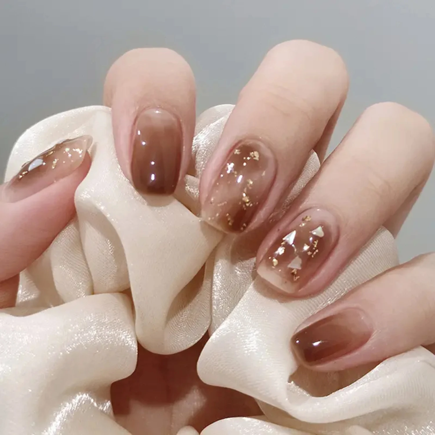 Stunning Golden Foil Latte Color Manicure Patch with Gorgeous Smudged Nail Art Design for Short Fake Nails, Perfect for Fashiona
Stunning Golden Foil Latte Color Manicure Patch with Gorgeous Smudged Nail Art Design for Short Fake Nails, Perfect for Fashiona