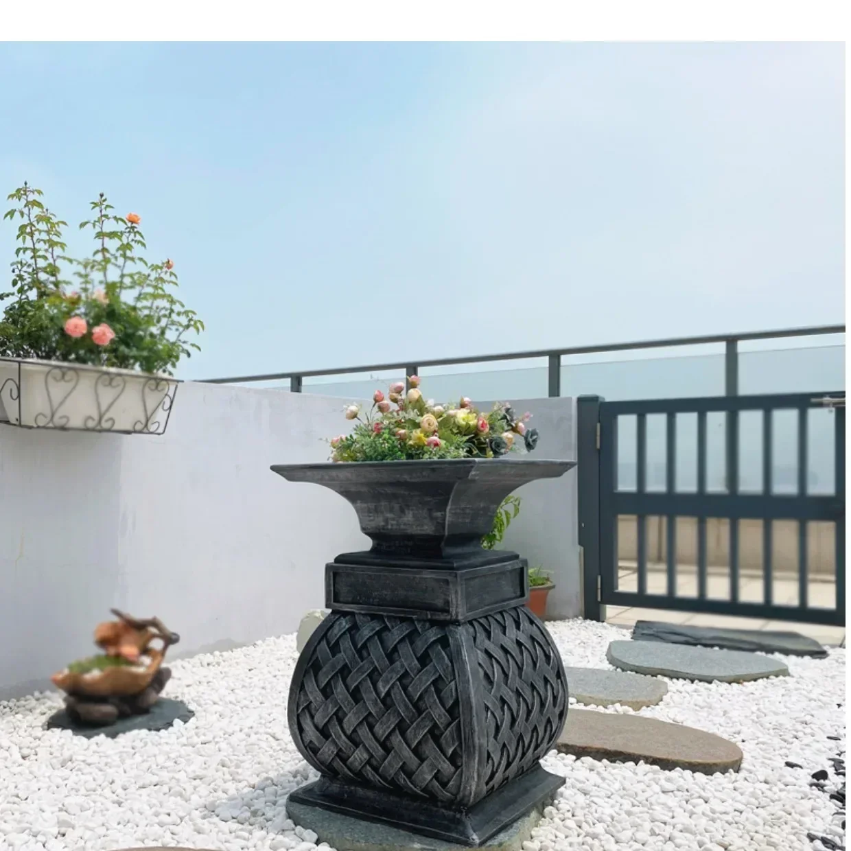 Grp Flowerpot Black High-End Villa Courtyard Garden Planting and Storage Multi-Functional European Style home accessories
Grp Flowerpot Black High-End Villa Courtyard Garden Planting and Storage Multi-Functional European Style home accessories