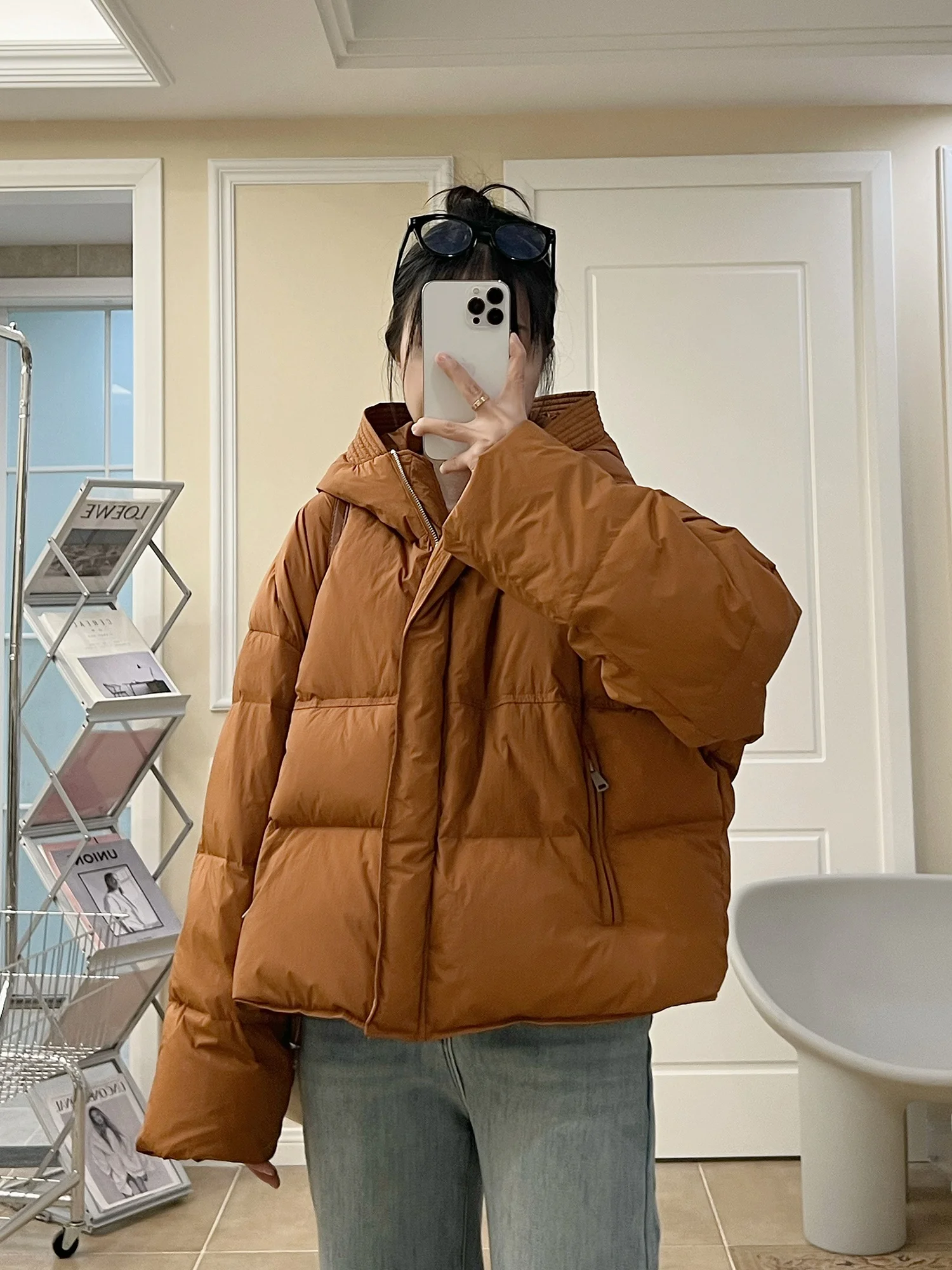 Женская свободная куртка с капюшоном из 90% белого пуха, теплая, для повседневной носки, в корейском стиле, из полиэфирного волокна, на молнии
Женская свободная куртка с капюшоном из 90% белого пуха, теплая, для повседневной носки, в корейском стиле, из полиэфирного волокна, на молнии