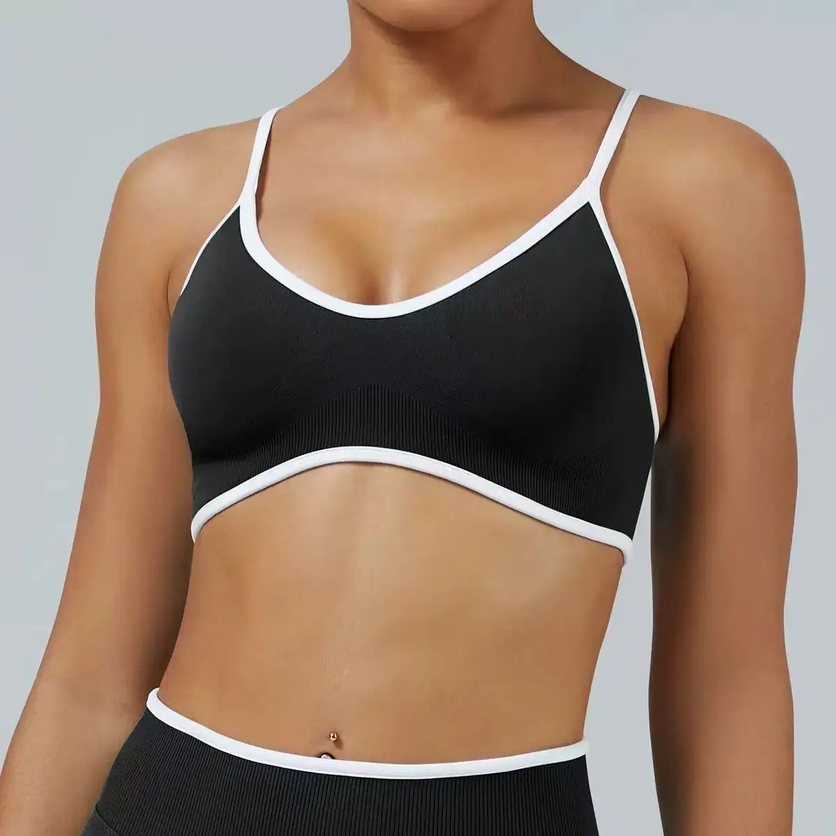 Color-blocking halter sports bras, women's shockproof yoga bras, outdoor fitness yoga tops and vests
Color-blocking halter sports bras, women's shockproof yoga bras, outdoor fitness yoga tops and vests