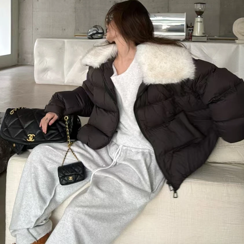 Зимняя куртка XYSF: Мягкий пуховик с пушистым меховым воротником, эффект облачной нежности, роскошный воротник-стойка, теплый, толстый, длинный рукав
Зимняя куртка XYSF: Мягкий пуховик с пушистым меховым воротником, эффект облачной нежности, роскошный воротник-стойка, теплый, толстый, длинный рукав