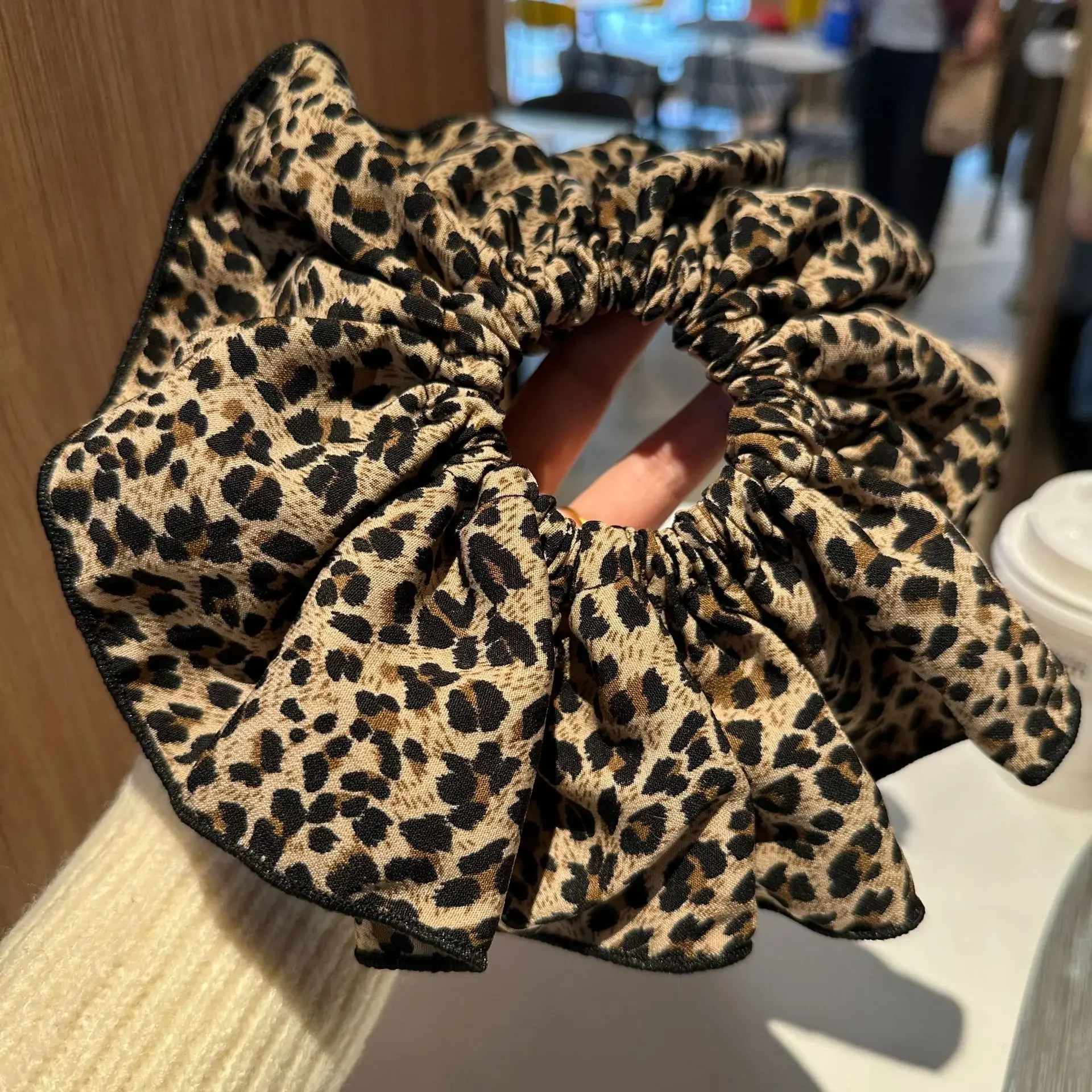 2024 Autumn Vintage Leopard Print Hair Tie Fashionable Elegant Headband Large Bow for Ponytail Braids Accessories for Girls
2024 Autumn Vintage Leopard Print Hair Tie Fashionable Elegant Headband Large Bow for Ponytail Braids Accessories for Girls