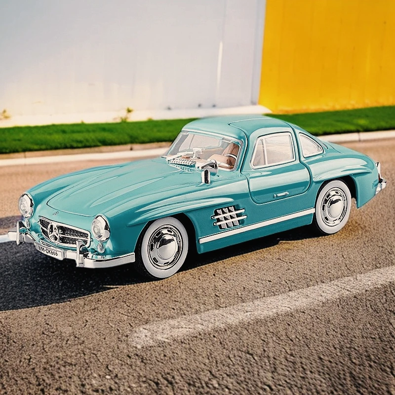 1/22 Mercedes Benz 300SL alloy car model with regenerative sound and light toy sedan simulation retro vintage car
1/22 Mercedes Benz 300SL alloy car model with regenerative sound and light toy sedan simulation retro vintage car