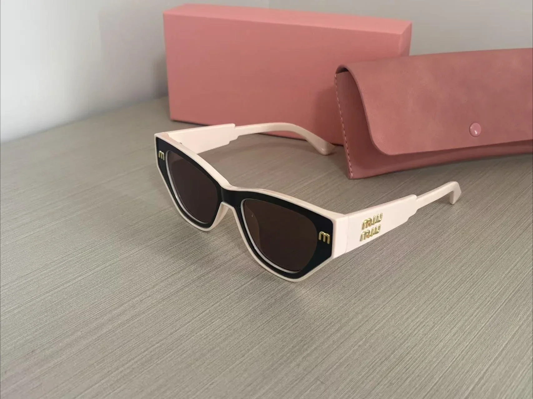 2025 Hip Hop Oversized Sunglasses - Metal Frame UV400 Glam Shades, Unisex Streetwear Fashion
2025 Hip Hop Oversized Sunglasses - Metal Frame UV400 Glam Shades, Unisex Streetwear Fashion