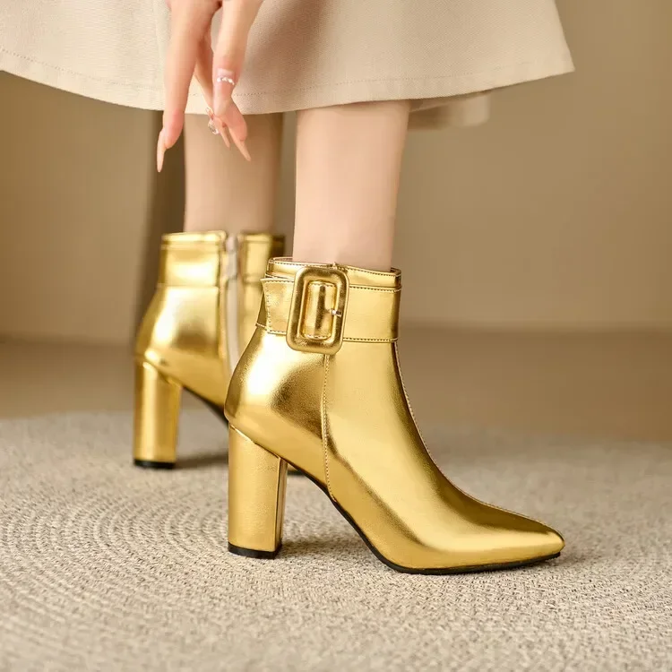 Golden Silver Belt Buckle Pointed Women's Short Boots New European American Winter Warm 8.5cm High Heels Ankle Boots Size 32-46
Golden Silver Belt Buckle Pointed Women's Short Boots New European American Winter Warm 8.5cm High Heels Ankle Boots Size 32-46