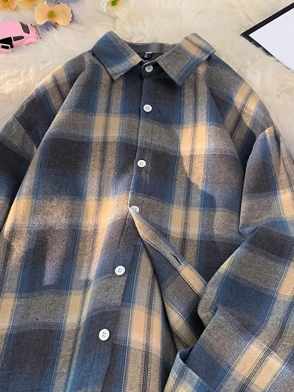 Свободная мужская рубашка в клетку с длинным рукавом, весенне-осенняя, в японском стиле, молодежная, модная, базовая, повседневная.
Свободная мужская рубашка в клетку с длинным рукавом, весенне-осенняя, в японском стиле, молодежная, модная, базовая, повседневная.