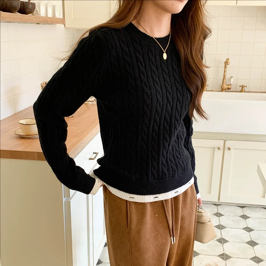 Women's Winter Casual Knitted Sweater Top Contrasting Spliced Fake Two-Piece Knitwear for Fashionable Cold Weather
Women's Winter Casual Knitted Sweater Top Contrasting Spliced Fake Two-Piece Knitwear for Fashionable Cold Weather