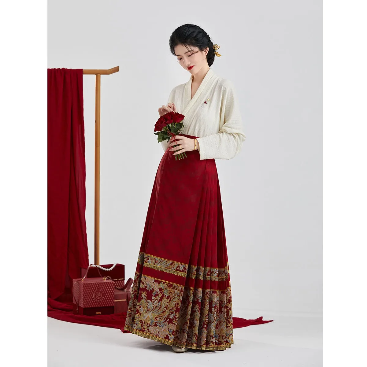 Vintage Hanfu Horse Face Skirt Fashion Women Chinese Traditional Hanfu Stand Collar Cardigan 2PCS Shirt Pleats Skirt Set MaMian
Vintage Hanfu Horse Face Skirt Fashion Women Chinese Traditional Hanfu Stand Collar Cardigan 2PCS Shirt Pleats Skirt Set MaMian