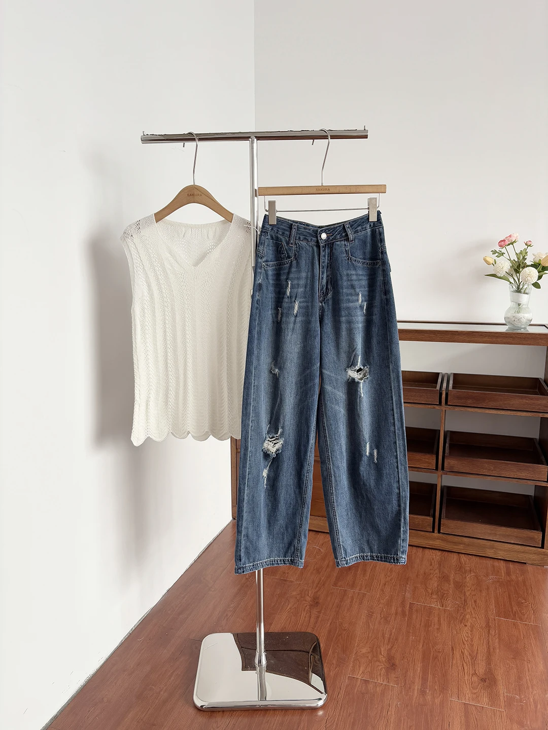 Summer 2026 High Waist Women's Loose Fit American Retro Design Hole Denim Jeans Slimming Wide Leg Pants Ladies Fashion
Summer 2026 High Waist Women's Loose Fit American Retro Design Hole Denim Jeans Slimming Wide Leg Pants Ladies Fashion