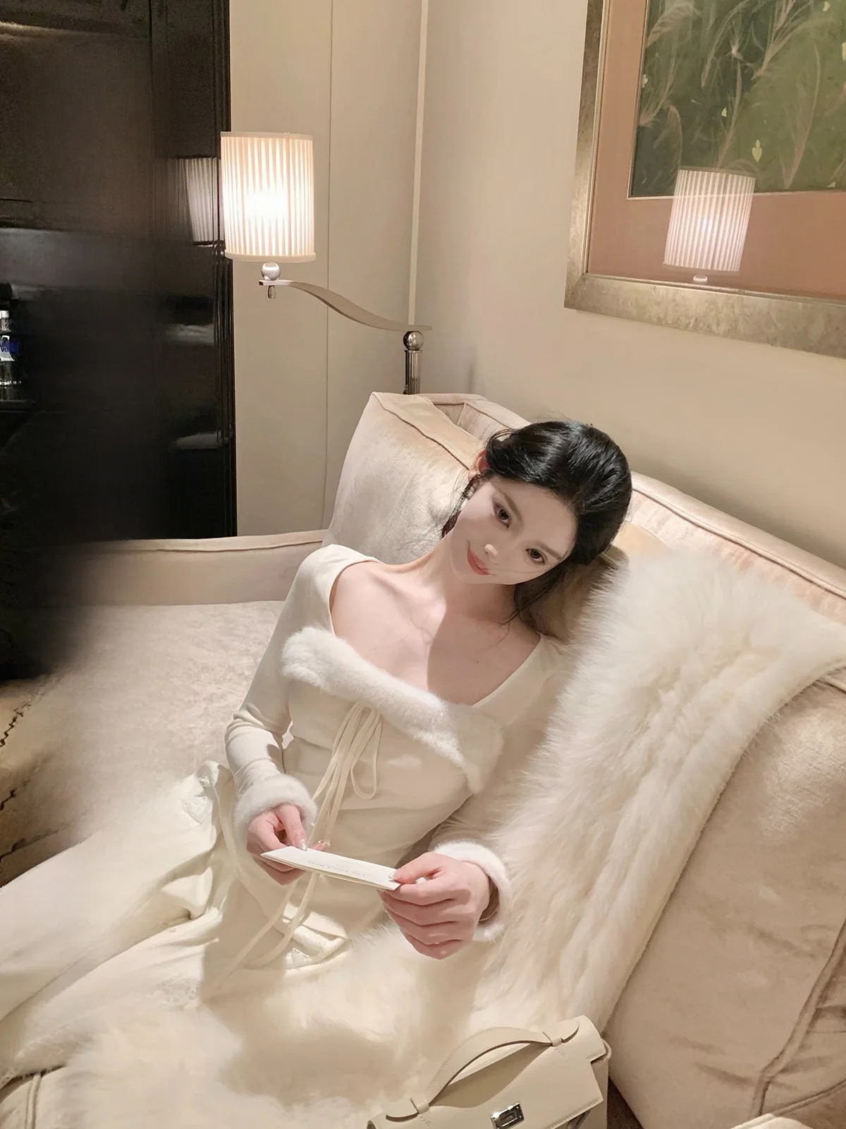 Hotdog mat High-End Square Collar Fur Sve Top Women's Slim Fit Long Sve T-irt Other Material 00% Winter 2025
Hotdog mat High-End Square Collar Fur Sve Top Women's Slim Fit Long Sve T-irt Other Material 00% Winter 2025