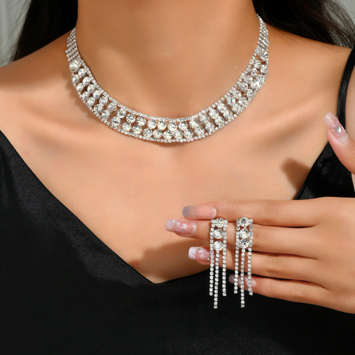 Luxury Double Row Crystal Choker Jewelry Set for Women, Sparkling Rhinestone Necklace Earrings, Party Prom Gift
Luxury Double Row Crystal Choker Jewelry Set for Women, Sparkling Rhinestone Necklace Earrings, Party Prom Gift