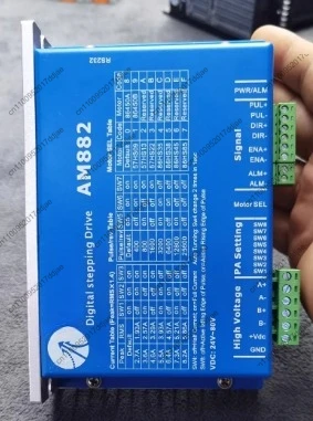 Привод AM882 поддерживает входное напряжение переменного тока 18–70 В или постоянного тока 24–100 В с диапазоном тока от 2,7 А до 8,2 А.
Привод AM882 поддерживает входное напряжение переменного тока 18–70 В или постоянного тока 24–100 В с диапазоном тока от 2,7 А до 8,2 А.