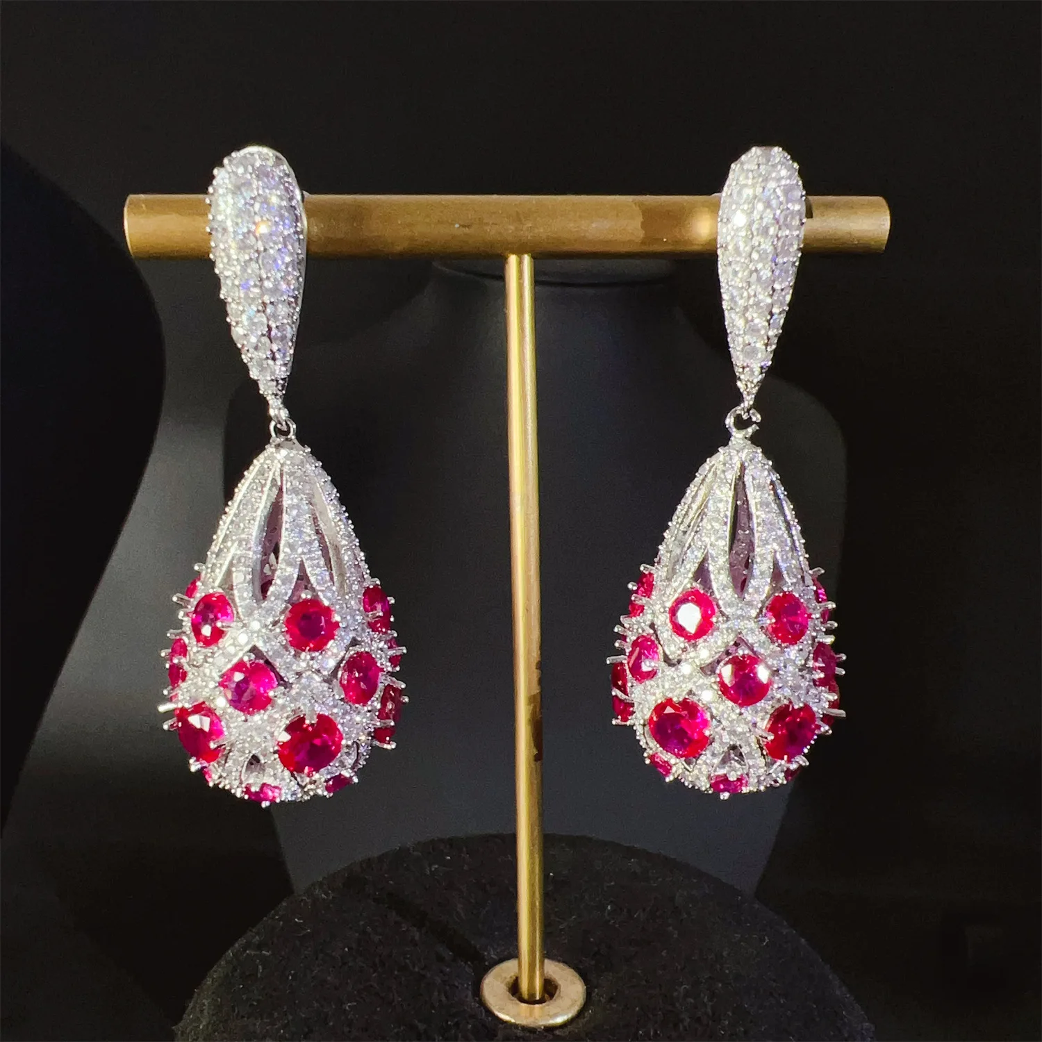 Cute hollow round super sparkling jewellery earrings unique set for women daily party dating festival banquet wedding E244
Cute hollow round super sparkling jewellery earrings unique set for women daily party dating festival banquet wedding E244