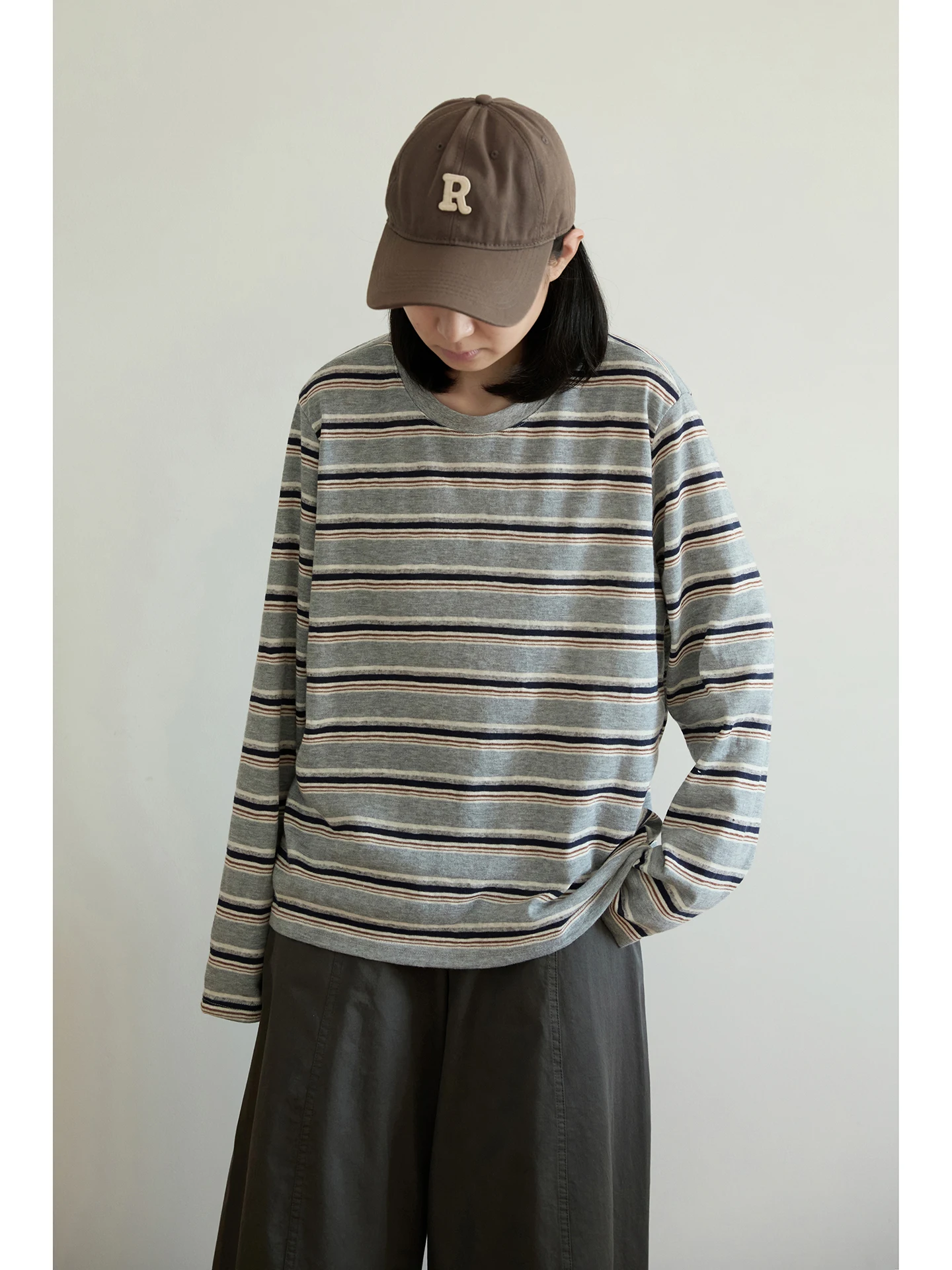 Kwok White Japanese Style Long Sleeve Striped Grey T-Shirt Loose Fit Cotton Shoulder Drop round Neck Summer Ladies Top
Kwok White Japanese Style Long Sleeve Striped Grey T-Shirt Loose Fit Cotton Shoulder Drop round Neck Summer Ladies Top