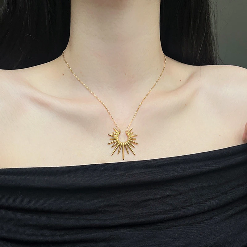 Unique Irregular Sun Flower Pendant Necklace for Women New Fashion Simple Personality Cool Girl Party Unusual Trendy Jewelry
Unique Irregular Sun Flower Pendant Necklace for Women New Fashion Simple Personality Cool Girl Party Unusual Trendy Jewelry