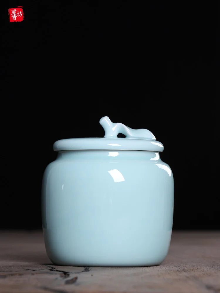 Large Size Ceramic Tea Leaf Canister High End Blue Porcelain Tea Storage Box Handmade Pu'er Tea Box Moisture Proof
Large Size Ceramic Tea Leaf Canister High End Blue Porcelain Tea Storage Box Handmade Pu'er Tea Box Moisture Proof