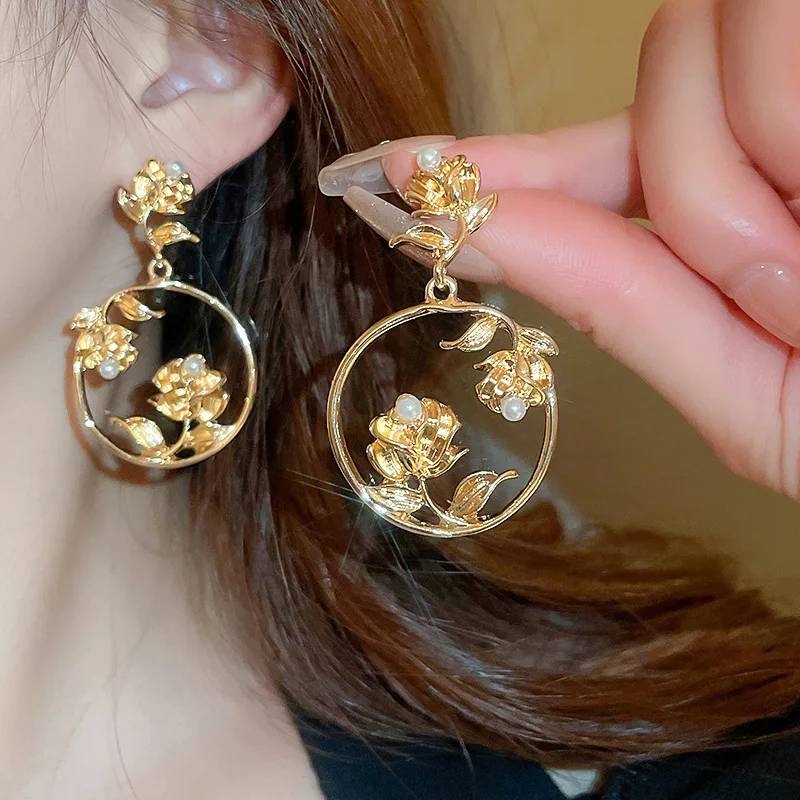 Fashion Vintage Circle Design Women Accessories Simple Metal Rose Retro Style Drop Earrings Party Elegant Jewelry
Fashion Vintage Circle Design Women Accessories Simple Metal Rose Retro Style Drop Earrings Party Elegant Jewelry