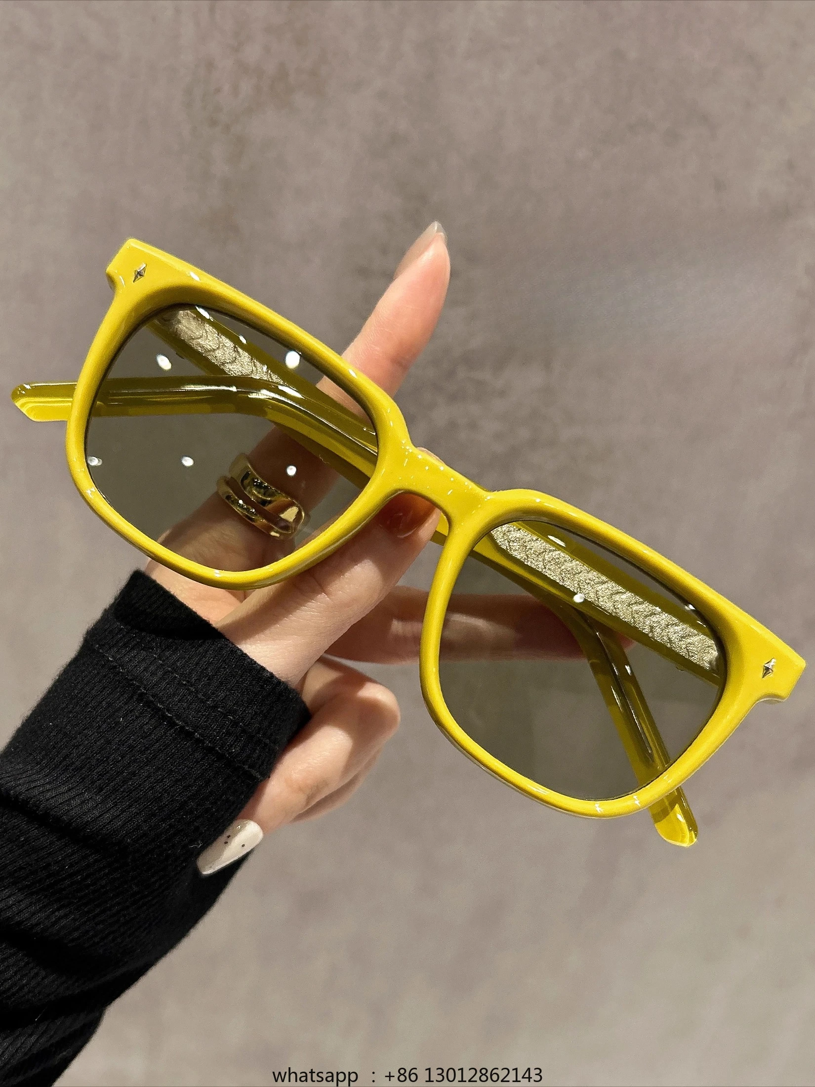 Лимонно-желтые солнцезащитные очки для женщин
Лимонно-желтые солнцезащитные очки для женщин