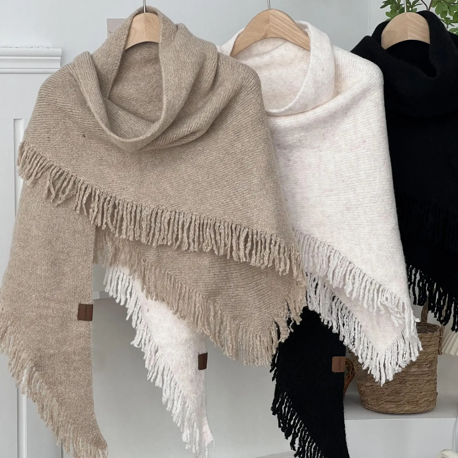 Elegant 15% Wool Fringe Knitted Shawl Elegant Dowager Scarf Women Luxury Fashion Neck Warm Shawls Woman Luxury Designer Scarf
Elegant 15% Wool Fringe Knitted Shawl Elegant Dowager Scarf Women Luxury Fashion Neck Warm Shawls Woman Luxury Designer Scarf
