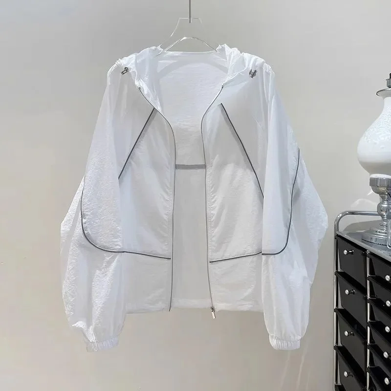 Women Sunscreen Coat 2025 New Loose Large Size Breathable Sun-Protective Clothing Jacket Fashion Outdoor Thin Top Female Outerwe
Women Sunscreen Coat 2025 New Loose Large Size Breathable Sun-Protective Clothing Jacket Fashion Outdoor Thin Top Female Outerwe