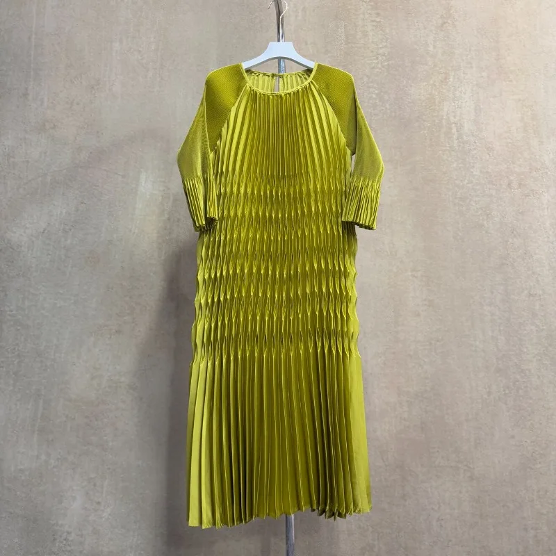 Плиссированное платье Miyake из бумажной газели с аккордеонными складками, весна 2026, новинка, свободное, больших размеров, блестящее, модное, элегантное, длинное платье
Плиссированное платье Miyake из бумажной газели с аккордеонными складками, весна 2026, новинка, свободное, больших размеров, блестящее, модное, элегантное, длинное платье