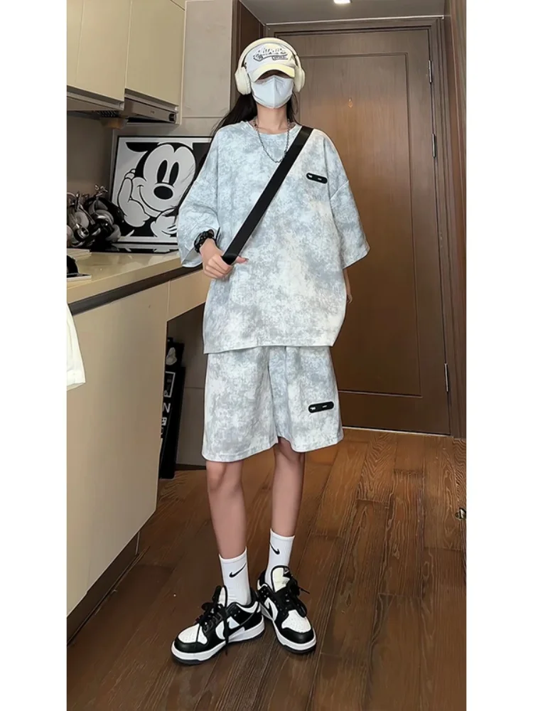 Американский ретро-комплект: футболка тай-дай и шорты для мужчин, летний модный свободный крой, для подростков
Американский ретро-комплект: футболка тай-дай и шорты для мужчин, летний модный свободный крой, для подростков