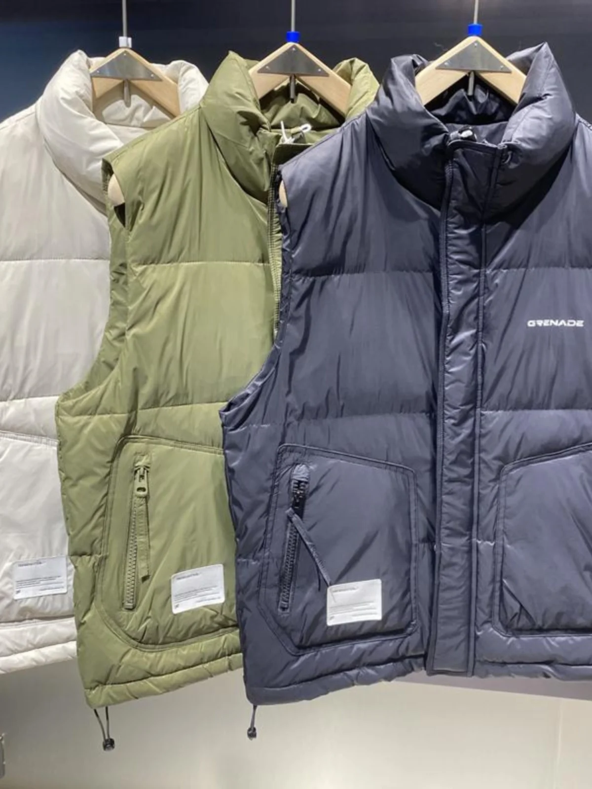 Trendy ex down Vest Faionable Urban Sle Polyester Fiber Warmth Stand Collar Zipper Closure Workwear Jaet
Trendy ex down Vest Faionable Urban Sle Polyester Fiber Warmth Stand Collar Zipper Closure Workwear Jaet