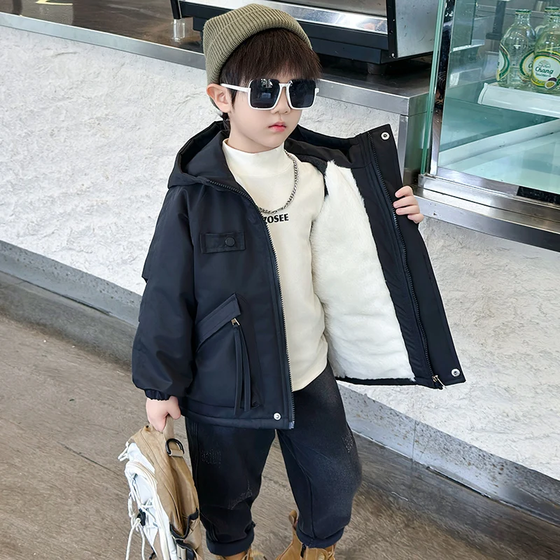 Зимняя утепленная хлопковая парка для мальчиков с капюшоном, модная, с флисовой подкладкой, теплая, водонепроницаемая, на молнии, с длинными рукавами
Зимняя утепленная хлопковая парка для мальчиков с капюшоном, модная, с флисовой подкладкой, теплая, водонепроницаемая, на молнии, с длинными рукавами