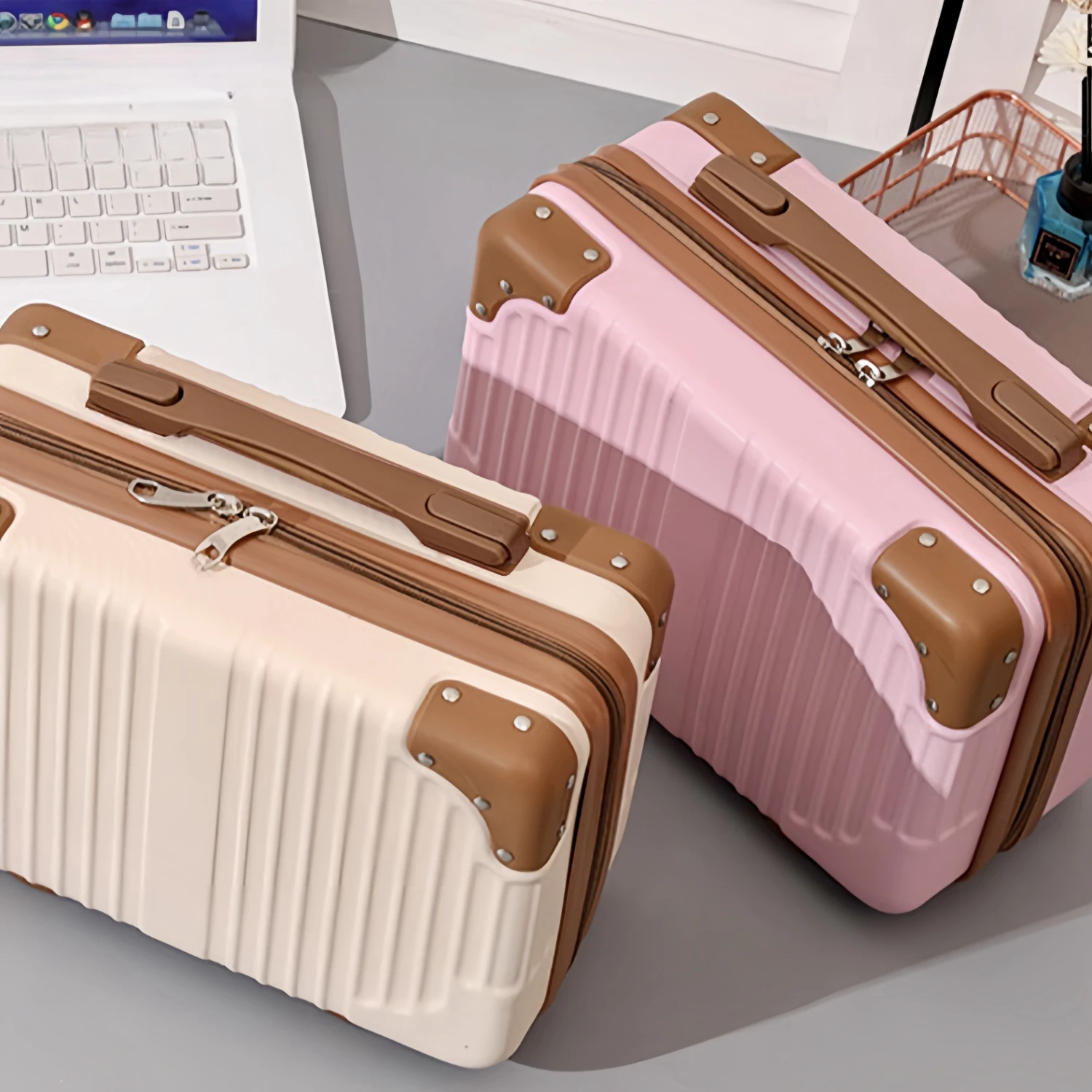 1pc 14-inch Portable Makeup Case, Korean Style Small Luggage Gift Box, Travel Suitcase Gift Box, Compact And Convenient With Lar
1pc 14-inch Portable Makeup Case, Korean Style Small Luggage Gift Box, Travel Suitcase Gift Box, Compact And Convenient With Lar
