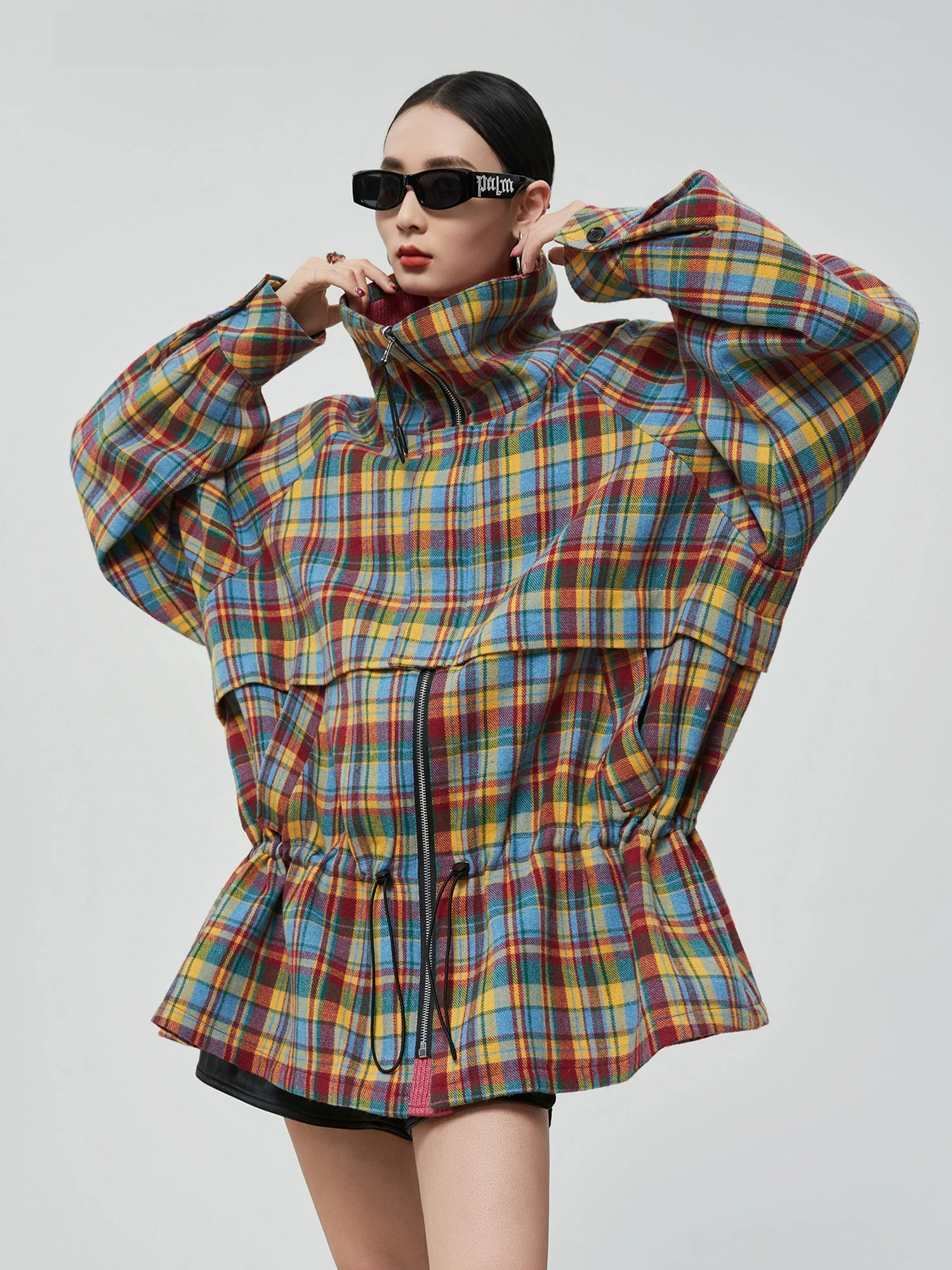 Американская ретро-ветровка в полоску для женщин, осенне-зимняя новинка, с завязками на талии, на молнии, модная, из полиэфирного волокна, длинная, S...
Американская ретро-ветровка в полоску для женщин, осенне-зимняя новинка, с завязками на талии, на молнии, модная, из полиэфирного волокна, длинная, S...