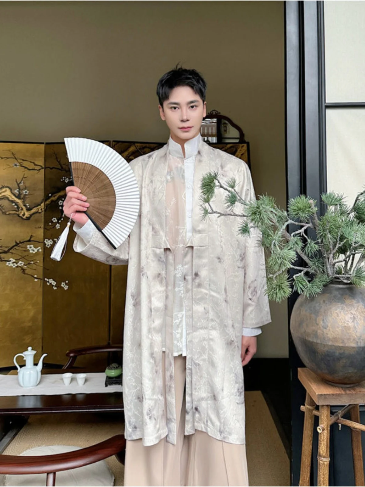 Новый китайский кардиган-накидка свободного кроя для мужчин на раннюю осень, модный универсальный повседневный длинный топ
Новый китайский кардиган-накидка свободного кроя для мужчин на раннюю осень, модный универсальный повседневный длинный топ