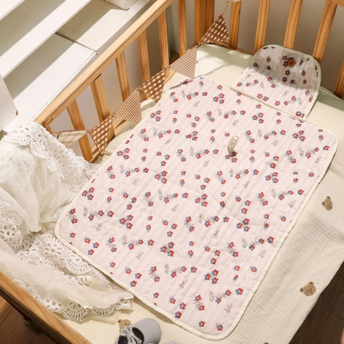 Портативный коврик для пеленания новорожденных, дышащий коврик для мочи с цветком, уличная складная сумка для подгузников, многофункциональный детский коврик для подгузников
Портативный коврик для пеленания новорожденных, дышащий коврик для мочи с цветком, уличная складная сумка для подгузников, многофункциональный детский коврик для подгузников