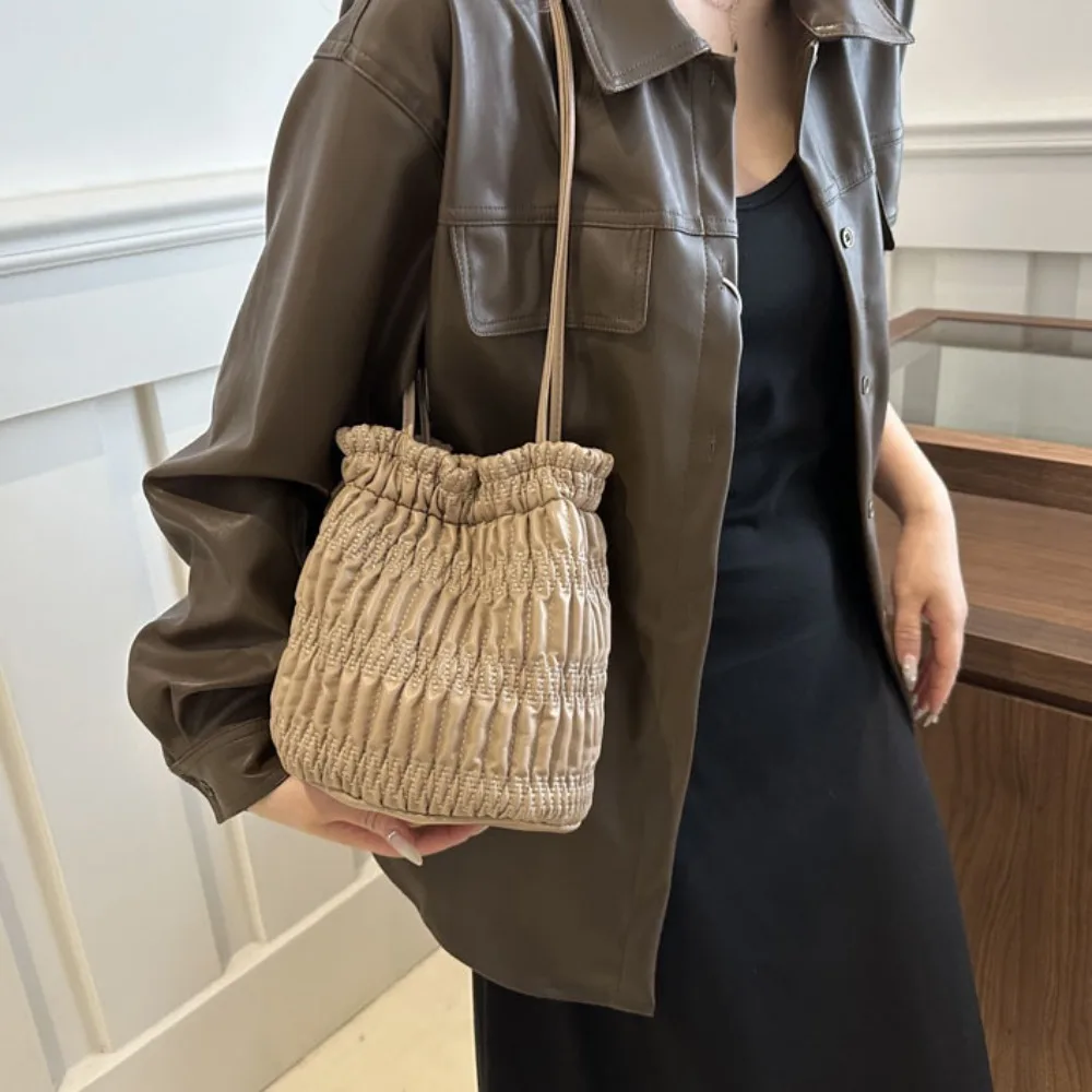 Hot Sale Large Capacity Shoulder Bag Trendy Casual Handbag Drawstring Bucket Bag Lady
Hot Sale Large Capacity Shoulder Bag Trendy Casual Handbag Drawstring Bucket Bag Lady