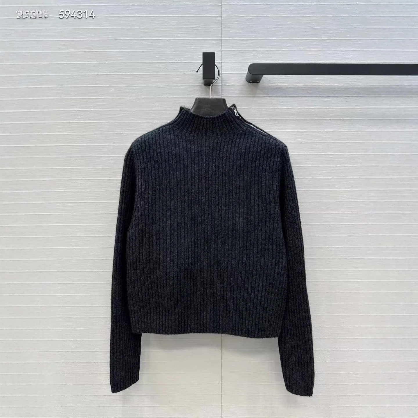 2025 Autumn New Pure Color Short Cashmere Sweater Side Zipper Design Stand Collar Ribbed y2k top
2025 Autumn New Pure Color Short Cashmere Sweater Side Zipper Design Stand Collar Ribbed y2k top
