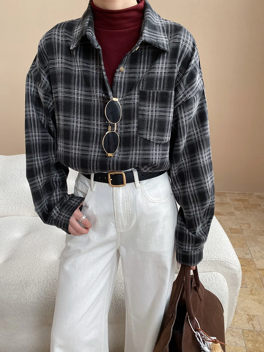 Свободная утягивающая рубашка с длинными рукавами в американском стиле ретро с контрастными клетчатыми лацканами
Свободная утягивающая рубашка с длинными рукавами в американском стиле ретро с контрастными клетчатыми лацканами