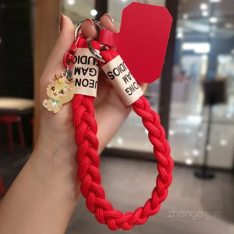 Короткий ремень для телефона с подвеской-кристаллом
Короткий ремень для телефона с подвеской-кристаллом