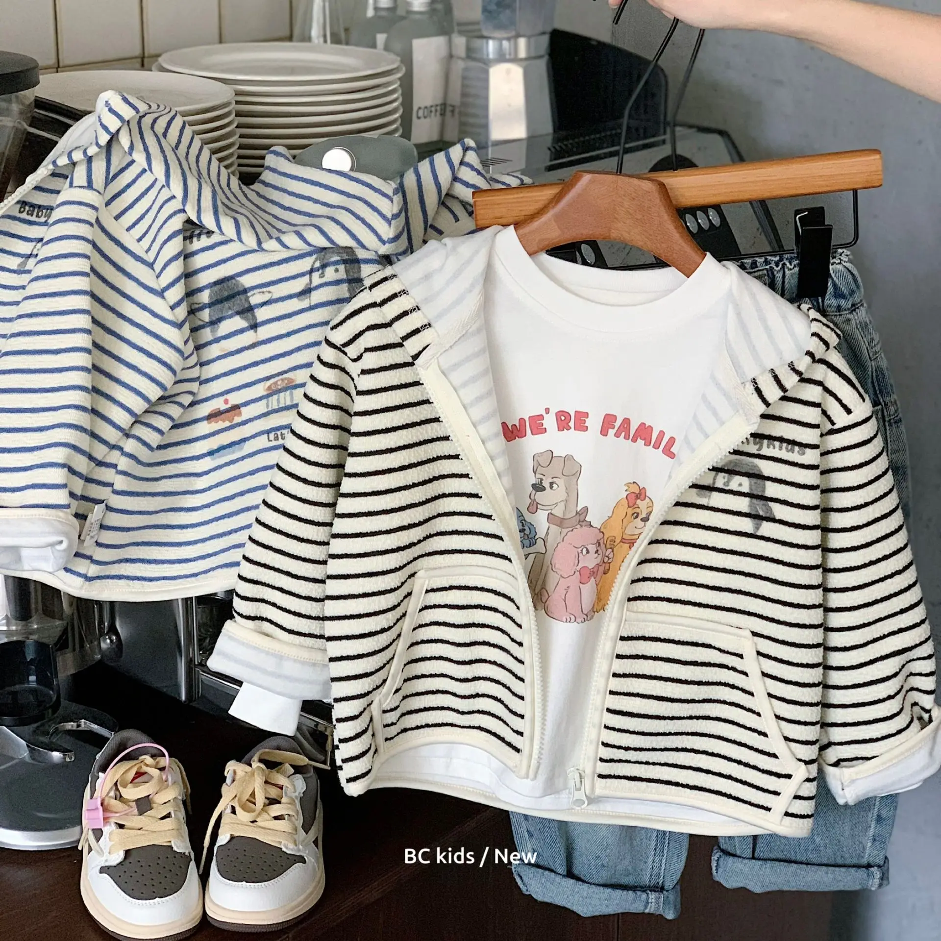 Autumn Toddler Boys Coats Striped Letter Cartoon Printed Kids Baby Boys Tops Loose Long Sleeves Zipper 1-8Y Boys Hooded Coats
Autumn Toddler Boys Coats Striped Letter Cartoon Printed Kids Baby Boys Tops Loose Long Sleeves Zipper 1-8Y Boys Hooded Coats