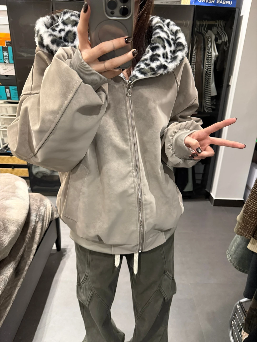 Double-Sided Wear Leopard Print PU Leather Jaet Thiened Winter Coat with Hood ort Sle Cotton Clothes for Men And Women
Double-Sided Wear Leopard Print PU Leather Jaet Thiened Winter Coat with Hood ort Sle Cotton Clothes for Men And Women