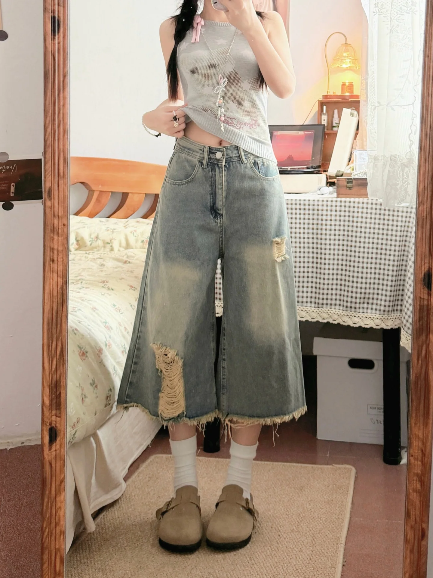 American Style High Waist Wide Leg Jeans Women's Summer Denim Shorts Seven-Eight Length Frayed Hem Casual Wear
American Style High Waist Wide Leg Jeans Women's Summer Denim Shorts Seven-Eight Length Frayed Hem Casual Wear